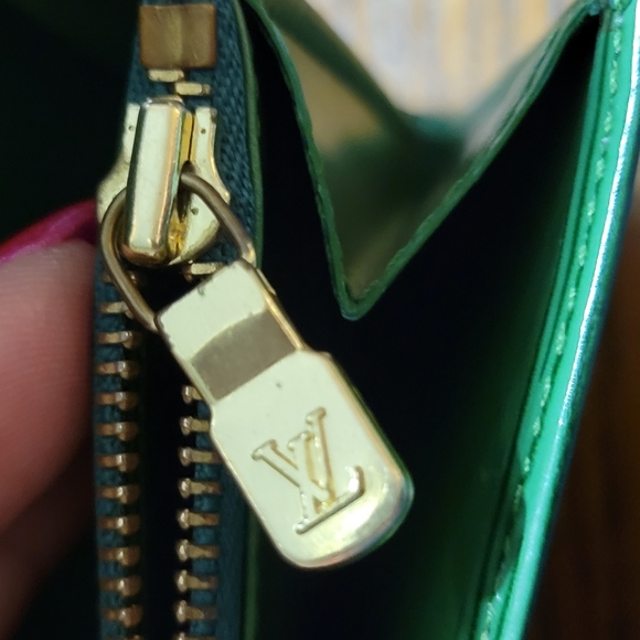 LOW START LOUIS VUITTON Vintage Epi Leather International Wallet - Picture 5 of 13